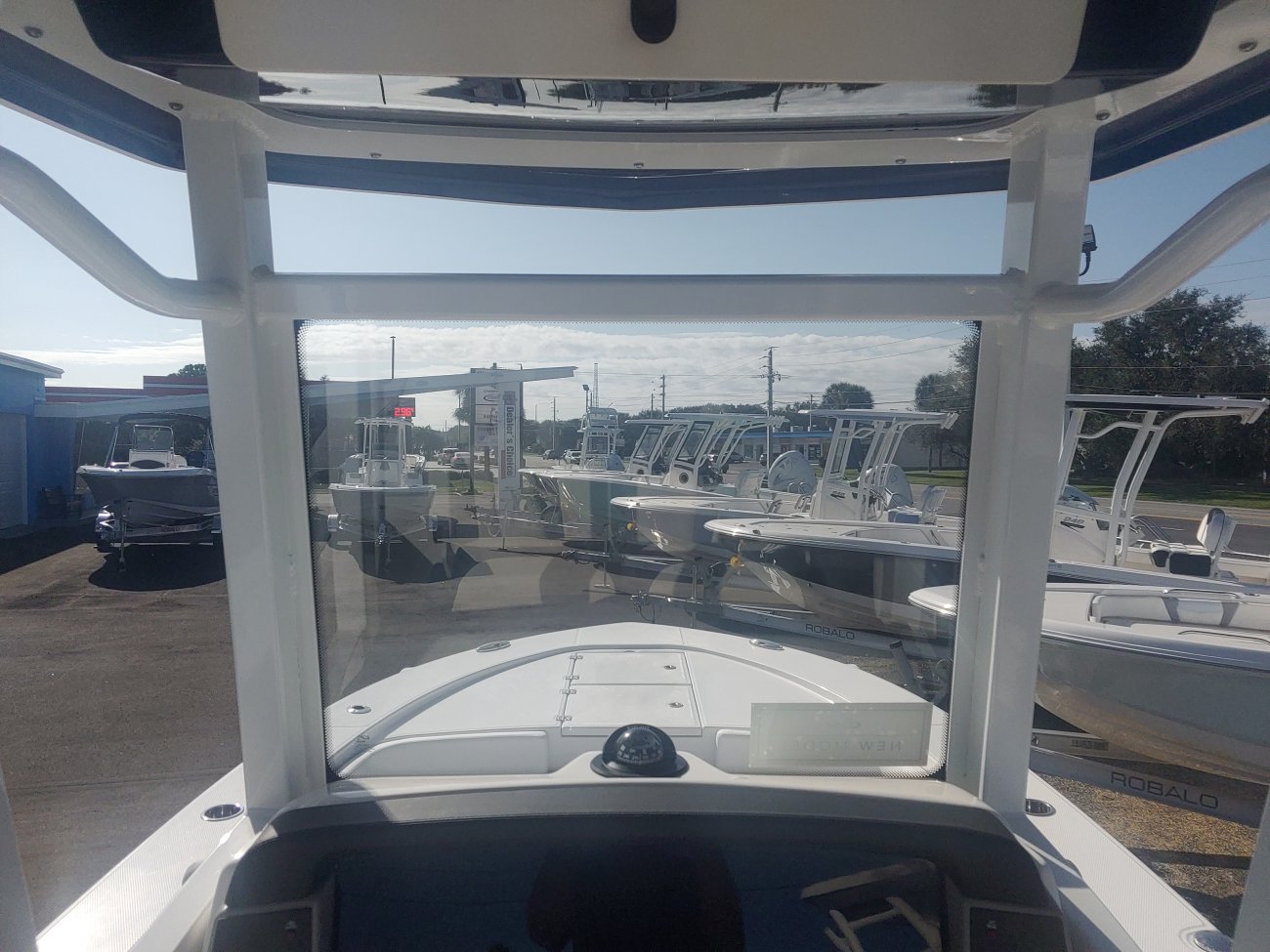 The definition of an outboard motor is a detachable engine mounted on outboard brackets on the stern of your boat.  This configuration will have only one single engine.