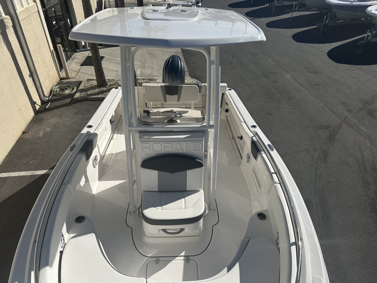 The definition of an outboard motor is a detachable engine mounted on outboard brackets on the stern of your boat.  This configuration will have only one single engine.