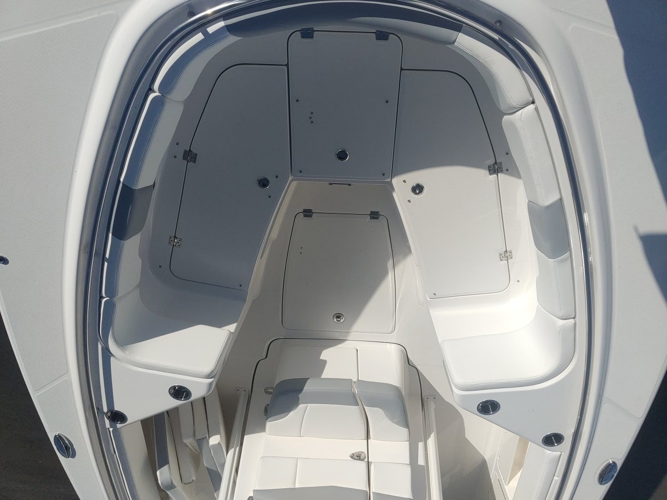 A R302 Center Console is a Power and could be classed as a Bay Boat, Center Console, Saltwater Fishing,  or, just an overall Great Boat!