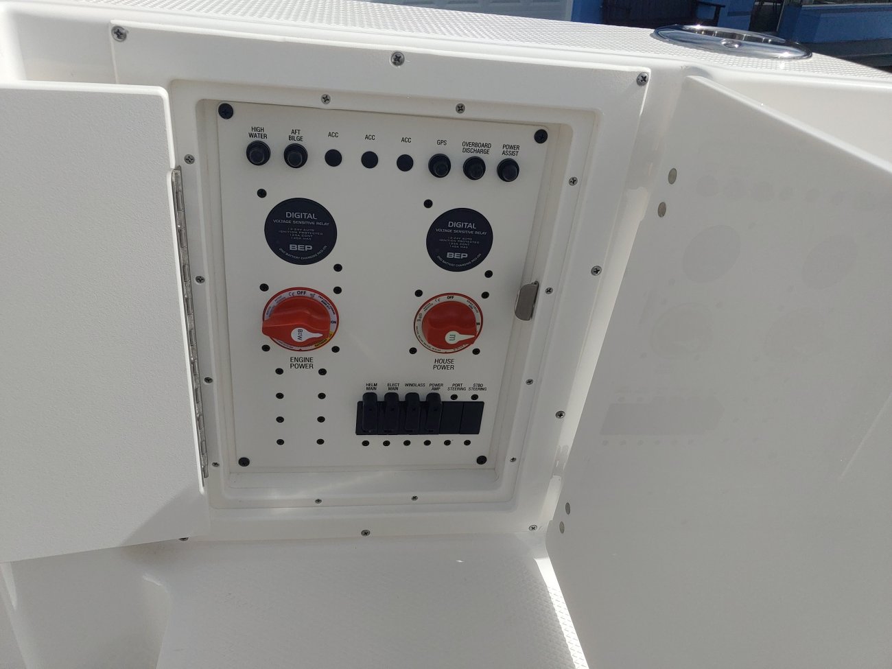 The definition of an outboard motor is a detachable engine mounted on outboard brackets on the stern of your boat.  This configuration will have triple engines.