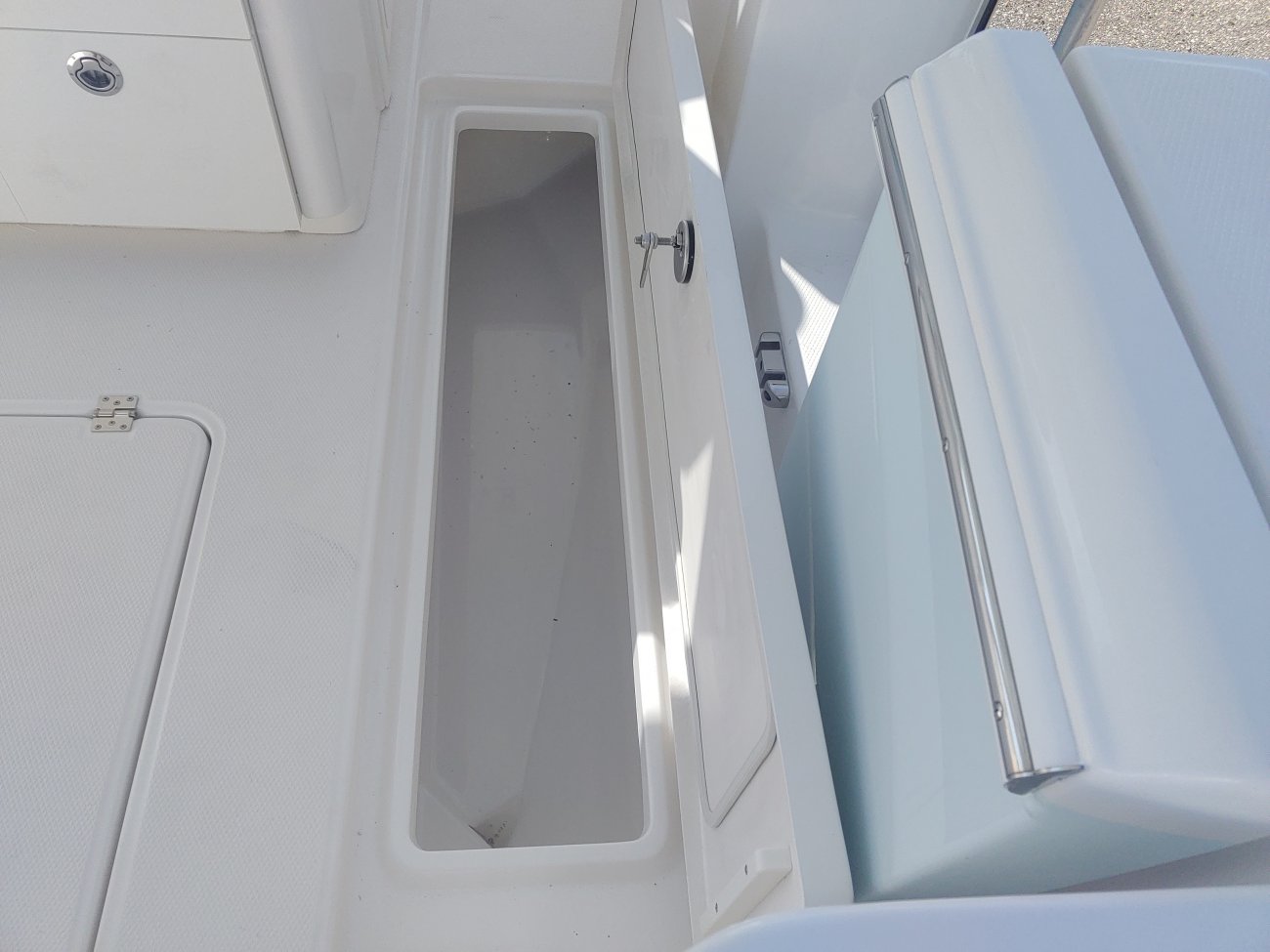 Center console is an open hull boat where the console of the boat is in the center. The boat deck surrounds the console so that a person can walk all around the boat from stern to bow with ease. Most center consoles are powered by outboard motors.