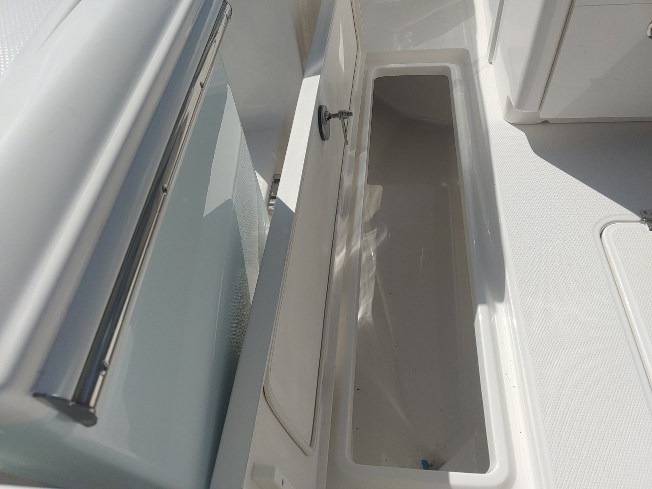 Center console is an open hull boat where the console of the boat is in the center. The boat deck surrounds the console so that a person can walk all around the boat from stern to bow with ease. Most center consoles are powered by outboard motors.