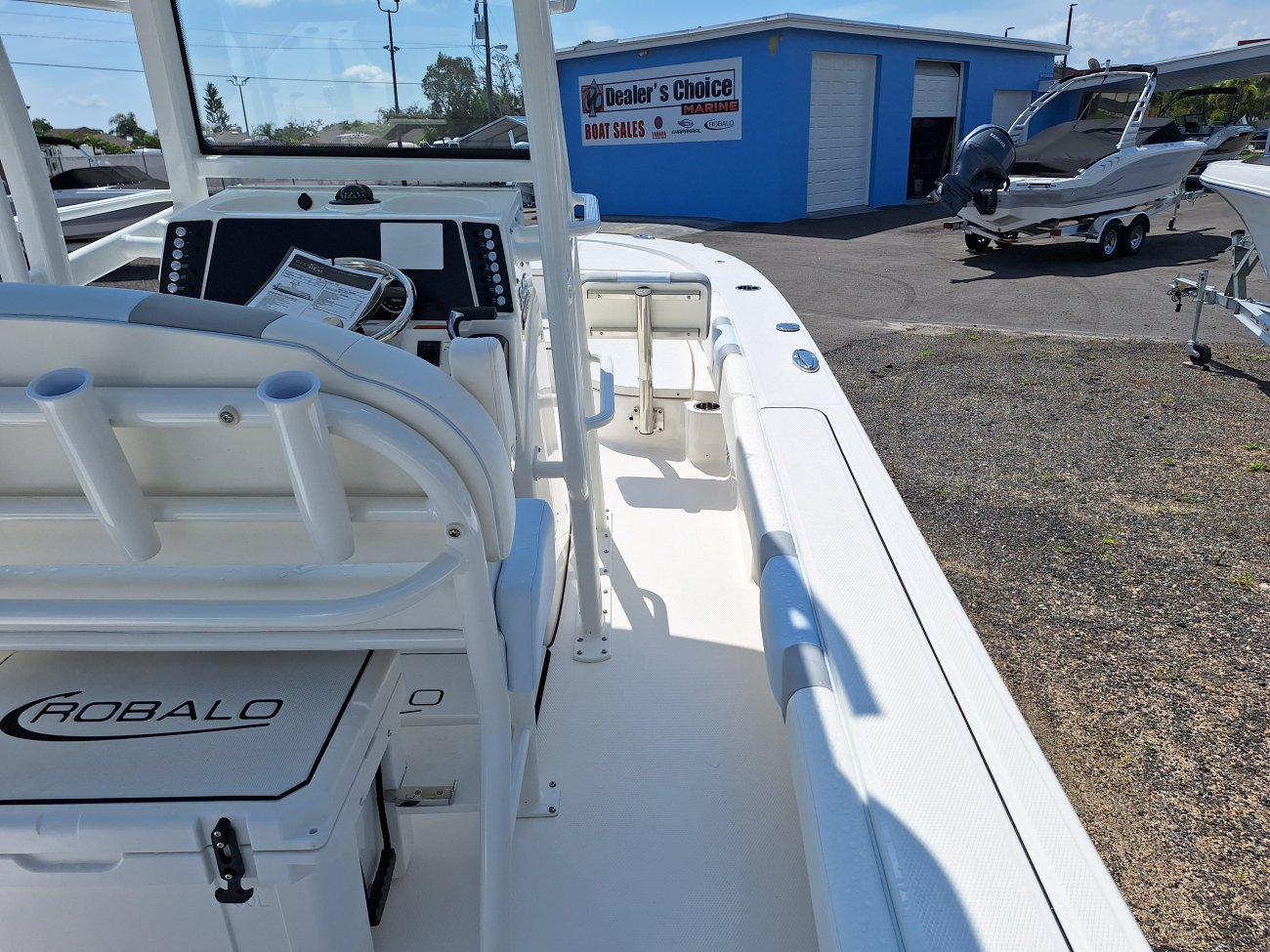 The definition of an outboard motor is a detachable engine mounted on outboard brackets on the stern of your boat.  This configuration will have only one single engine.
